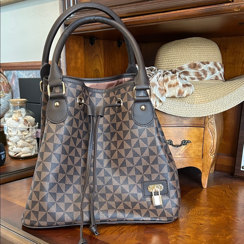 Geometric Pattern Bucket Tote Bag - image 1